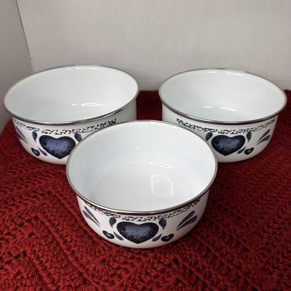 Vintage enamel metal mixing bowls set of 3 blue white heart Sponge Cottagecore